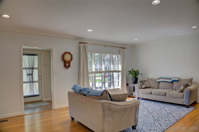 2545 S Columbia Place, Tulsa, OK 74114