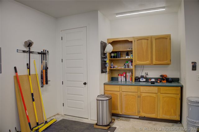 2545 S Columbia Place, Tulsa, OK 74114