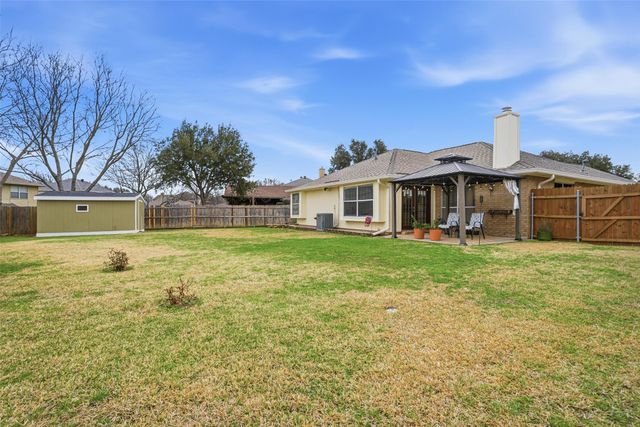 4946 Briar Oaks Lane, Grand Prairie, TX 75052