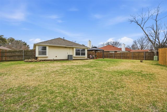 4946 Briar Oaks Lane, Grand Prairie, TX 75052