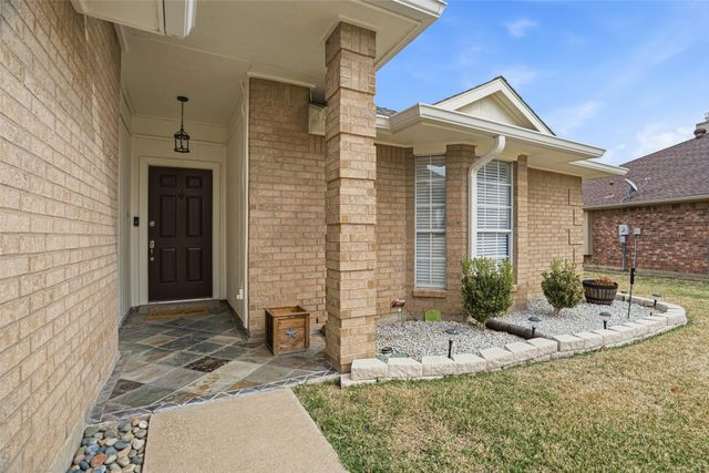 4946 Briar Oaks Lane, Grand Prairie, TX 75052