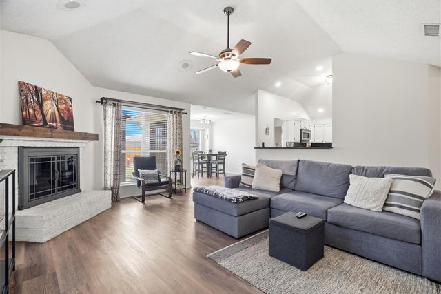 4946 Briar Oaks Lane, Grand Prairie, TX 75052