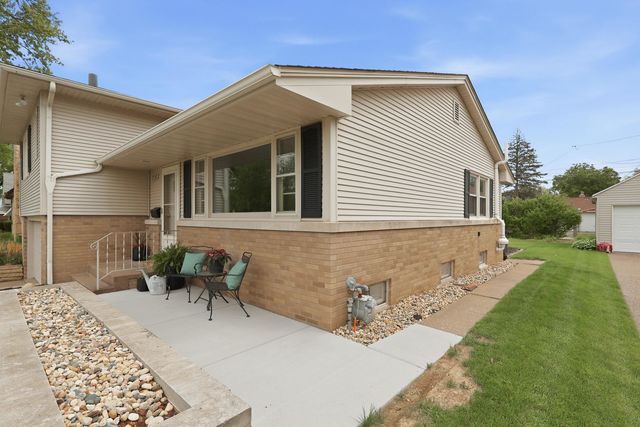 2528 28th Street, Moline, IL 61265