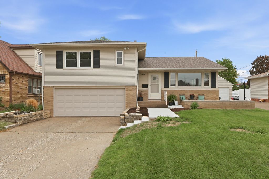 2528 28th Street, Moline, IL 61265
