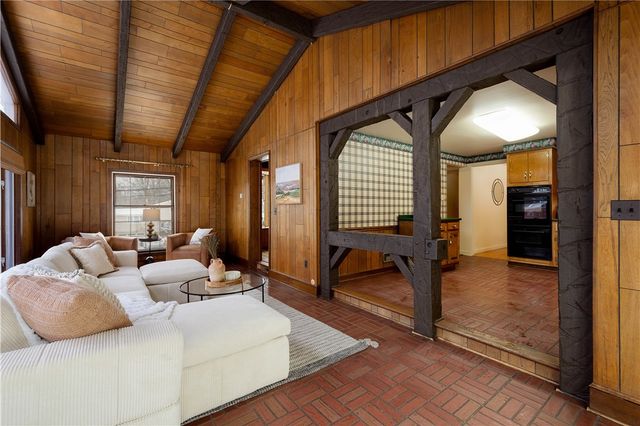 3643 Maplevue Dr, Bethel Park, PA 15102