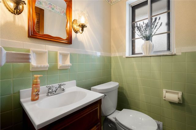 3643 Maplevue Dr, Bethel Park, PA 15102