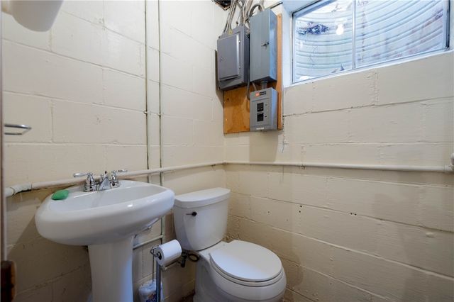 3643 Maplevue Dr, Bethel Park, PA 15102