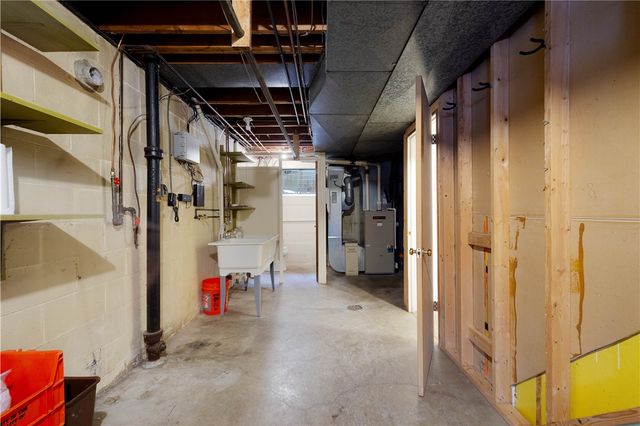 3643 Maplevue Dr, Bethel Park, PA 15102