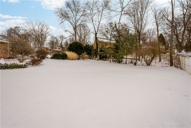 3643 Maplevue Dr, Bethel Park, PA 15102