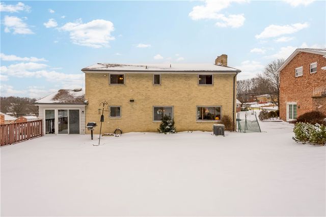 3643 Maplevue Dr, Bethel Park, PA 15102