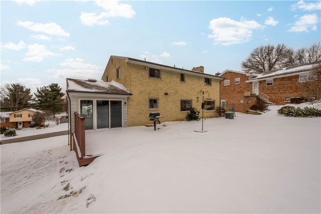 3643 Maplevue Dr, Bethel Park, PA 15102