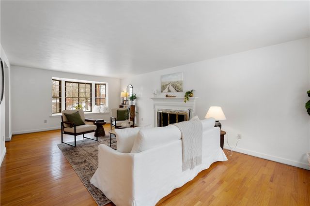 3643 Maplevue Dr, Bethel Park, PA 15102