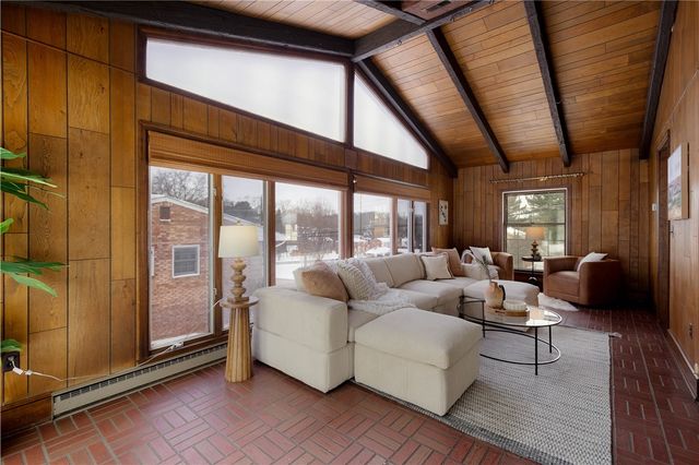 3643 Maplevue Dr, Bethel Park, PA 15102