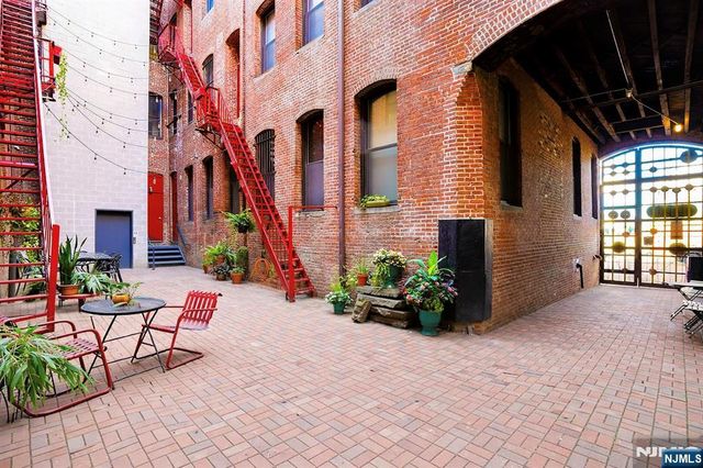 61 New Jersey Railroad Avenue 13, Newark, NJ 07105