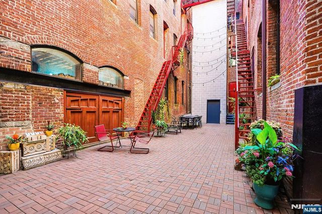 61 New Jersey Railroad Avenue 13, Newark, NJ 07105