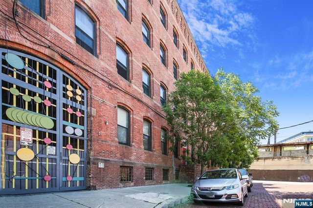 61 New Jersey Railroad Avenue 13, Newark, NJ 07105