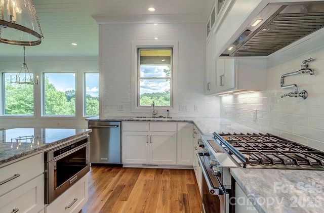 3434 Old Jonas Ridge Road, Newland, NC 28657