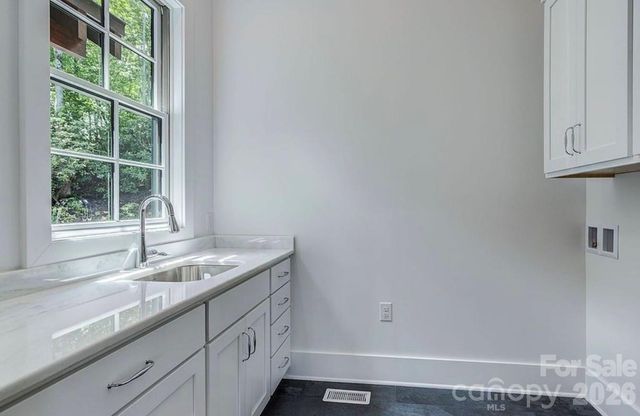 3434 Old Jonas Ridge Road, Newland, NC 28657