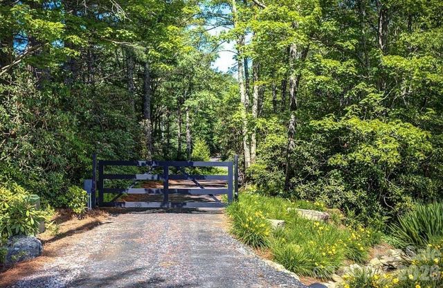 3434 Old Jonas Ridge Road, Newland, NC 28657