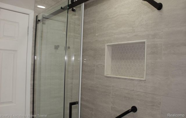 5012 Fleming Court, Sterling Heights, MI 48310