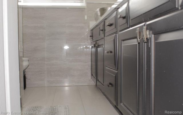 5012 Fleming Court, Sterling Heights, MI 48310