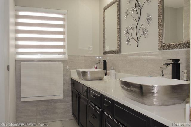 5012 Fleming Court, Sterling Heights, MI 48310