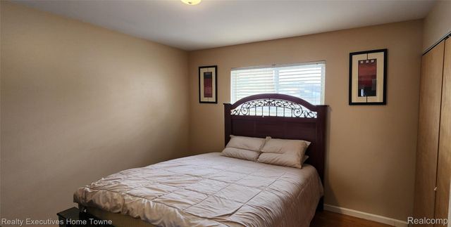 5012 Fleming Court, Sterling Heights, MI 48310