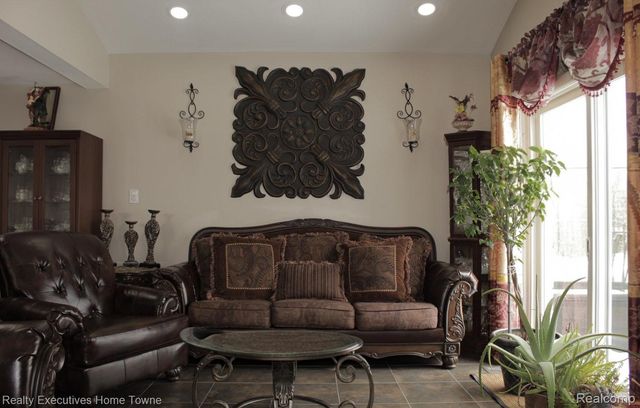 5012 Fleming Court, Sterling Heights, MI 48310