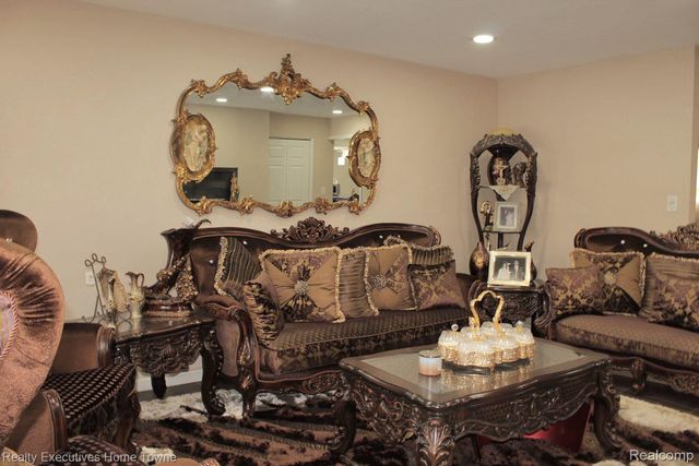 5012 Fleming Court, Sterling Heights, MI 48310