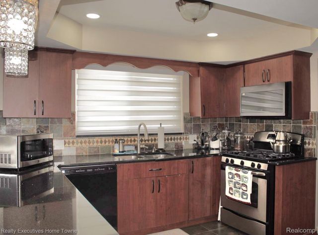 5012 Fleming Court, Sterling Heights, MI 48310