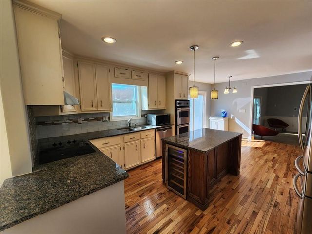 885 Melody Lane, Roswell, GA 30075