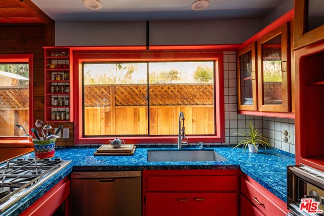 6105 Mulholland Highway, Los Angeles, CA 90068