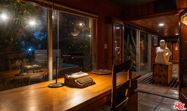 6105 Mulholland Highway, Los Angeles, CA 90068