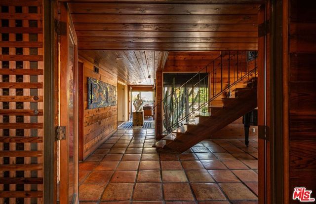 6105 Mulholland Highway, Los Angeles, CA 90068