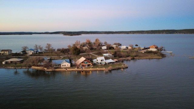 746 E Island DR, Bluffton, TX 78607