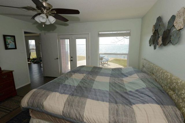 746 E Island DR, Bluffton, TX 78607