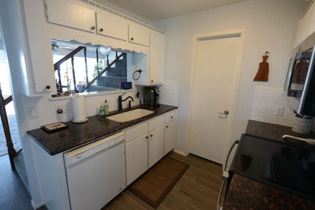 746 E Island DR, Bluffton, TX 78607