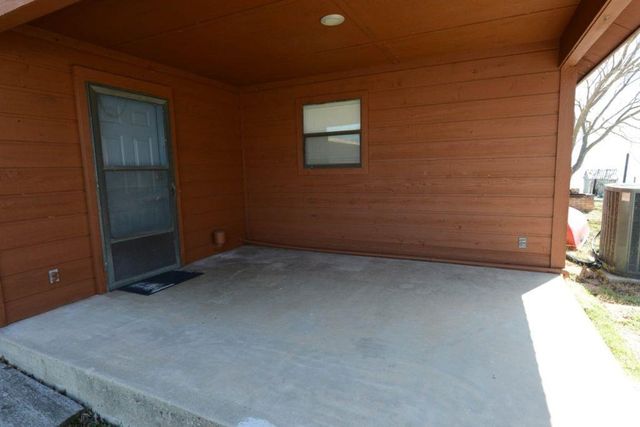 746 E Island DR, Bluffton, TX 78607