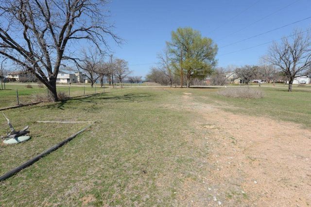 746 E Island DR, Bluffton, TX 78607