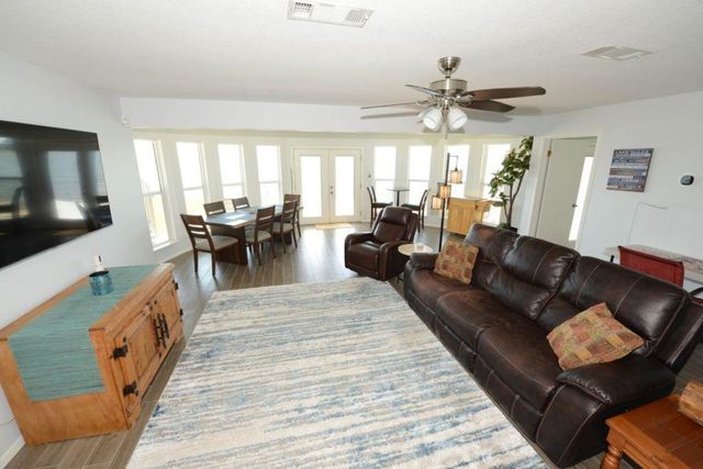 746 E Island DR, Bluffton, TX 78607