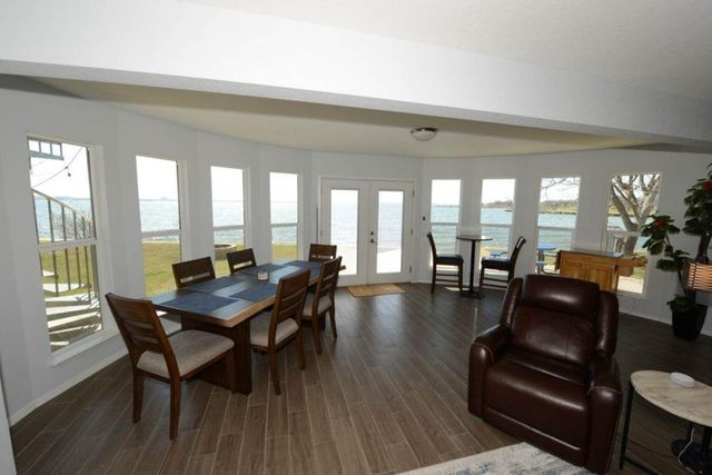 746 E Island DR, Bluffton, TX 78607