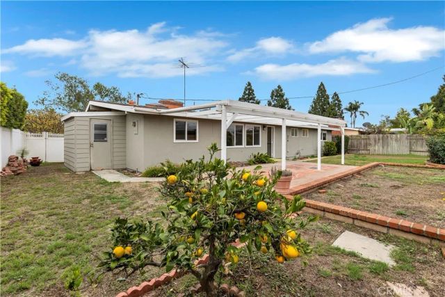 2371 Rutgers, Costa Mesa, CA 92626