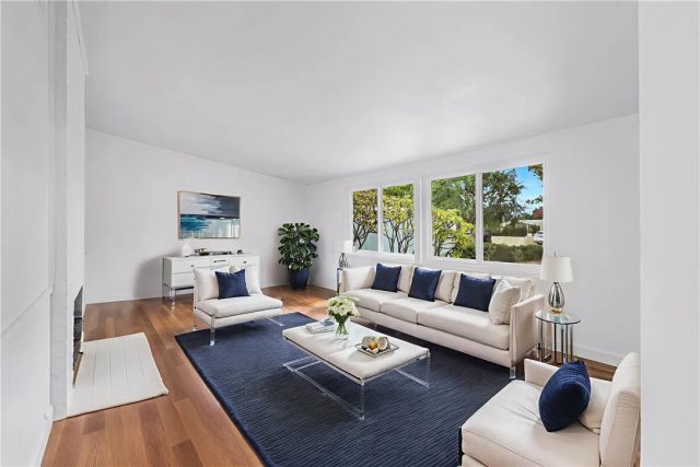 2371 Rutgers, Costa Mesa, CA 92626