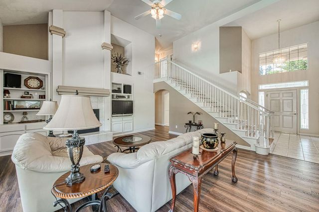 860 E Dartmouth Drive, Fresno, CA 93730