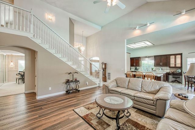 860 E Dartmouth Drive, Fresno, CA 93730