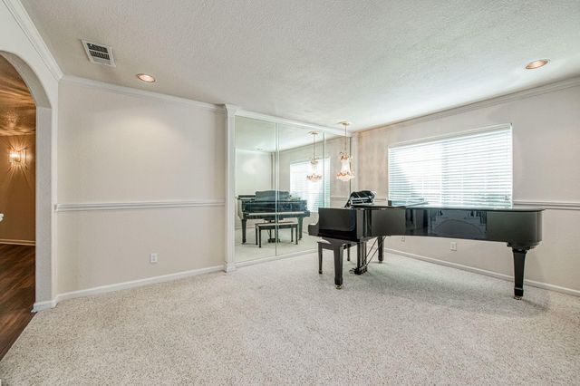 860 E Dartmouth Drive, Fresno, CA 93730