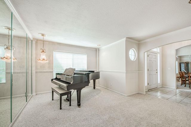 860 E Dartmouth Drive, Fresno, CA 93730