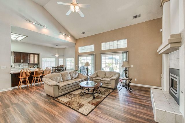 860 E Dartmouth Drive, Fresno, CA 93730