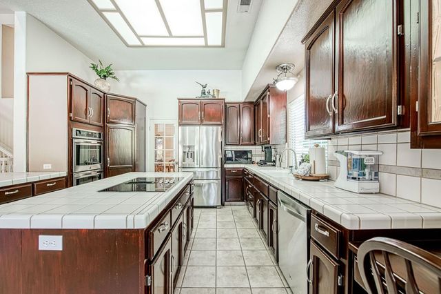 860 E Dartmouth Drive, Fresno, CA 93730