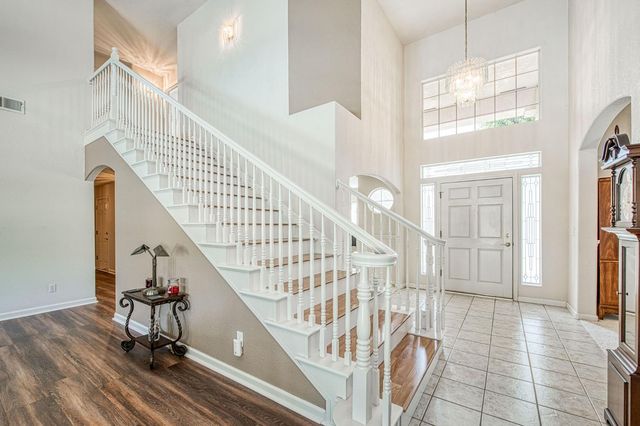 860 E Dartmouth Drive, Fresno, CA 93730